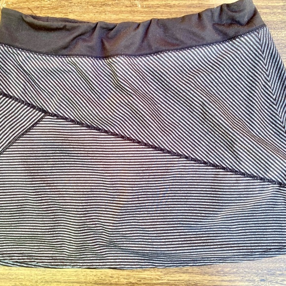 Lola Skort Size Medium - Picture 2 of 5